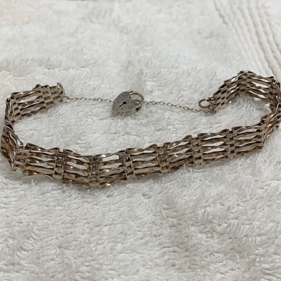 Alistair Stewart Jewellers Silver detailed bracelet with padlock closure 🔴 - Picture 1 of 8